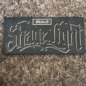 Shade & light contour palette. LIGHTLY USED!